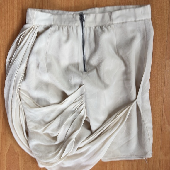 RARE ALICE + OLIVIA GORGEOUS PAIGE DRAPED SKIRT CREAM SOLD OUT!! - SZ. 4 - Picture 4 of 4